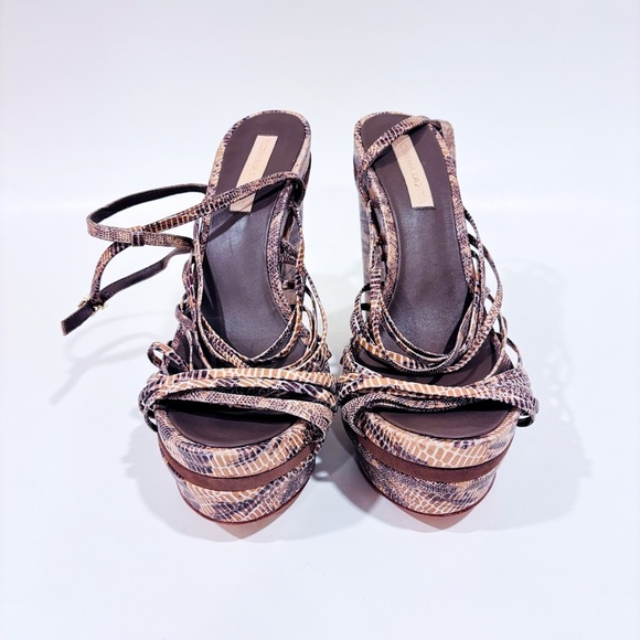 BCBG MAXAZRIA Crocodile wedge sandals - Picture 4 of 9
